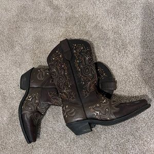 Women’s size 8 cowgirl boots